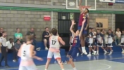 仅仅几段比赛视频，让他火遍全球。年仅12岁身高2米08，臂展2米24